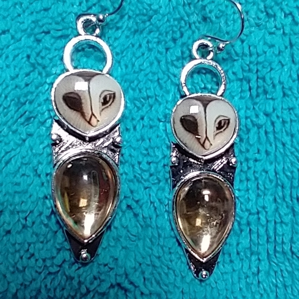 Cute owl wire earrings amber color stone